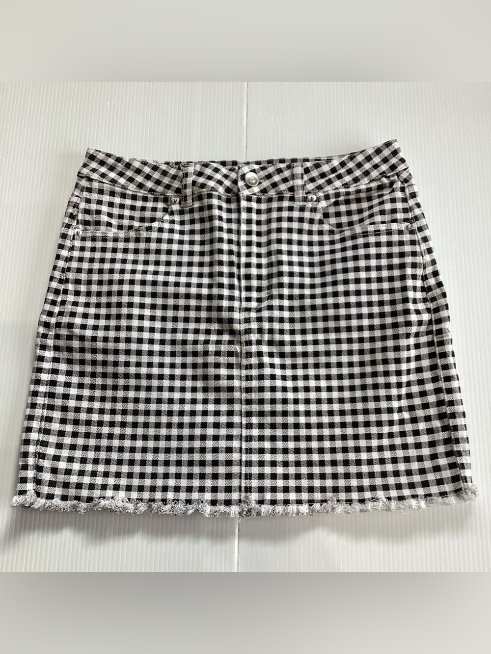 FOREVER 21 Black White denim Frayed Mini Skirt Size Medium